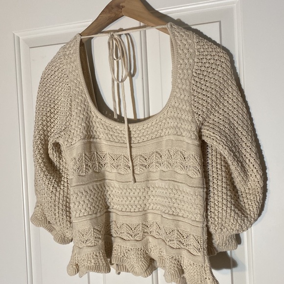 This is a very soft sweater the material is soft. It is beige size x small - Picture 3 of 5
